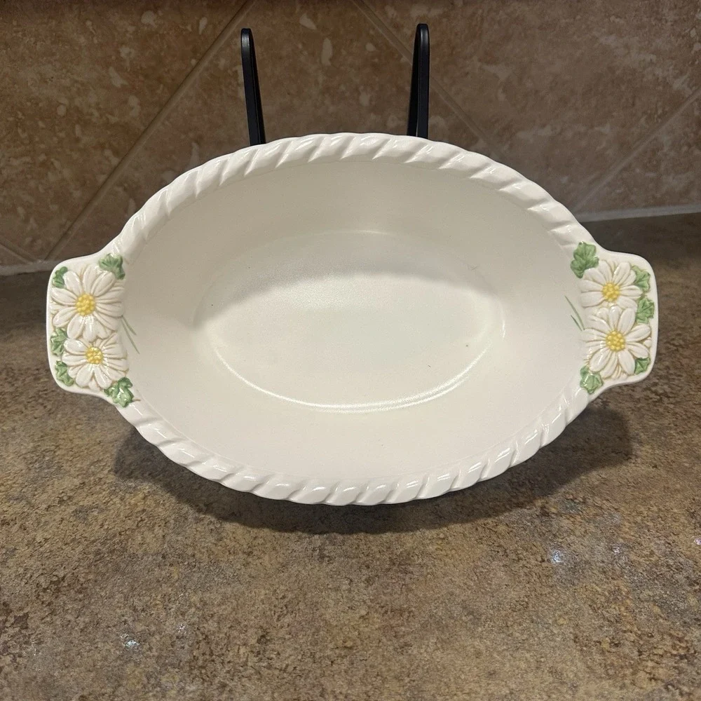 Vintage 1960's Poppytrail Metlox Sculptured Daisy Oval Vegetable Bowl California